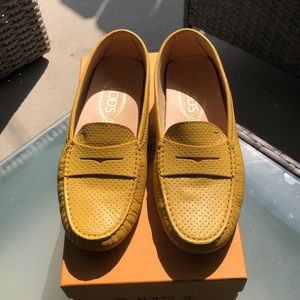 Yellow leather Tod moccasins (never worn)